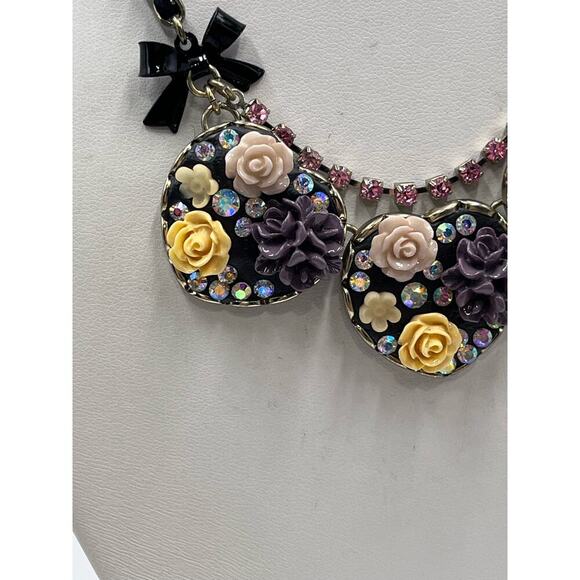 Betsey Johnson Vintage Floral Heart‎ Necklace Resin Black 
Carved Pink Rose Bow - Picture 5 of 13